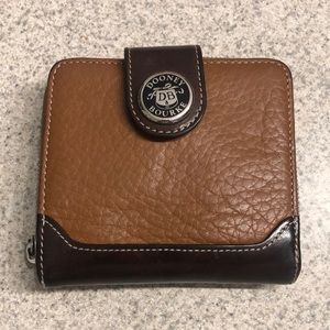 🎁 EUC!!! DOONEY & BOURKE BI-FOLD WALLET